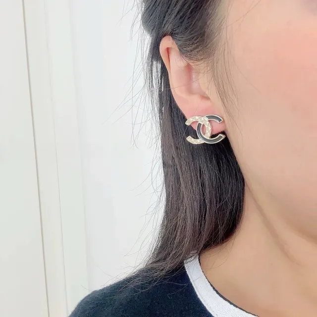 Chanel CC Pink Gold Interlocking Logo Enamel Earrings 5