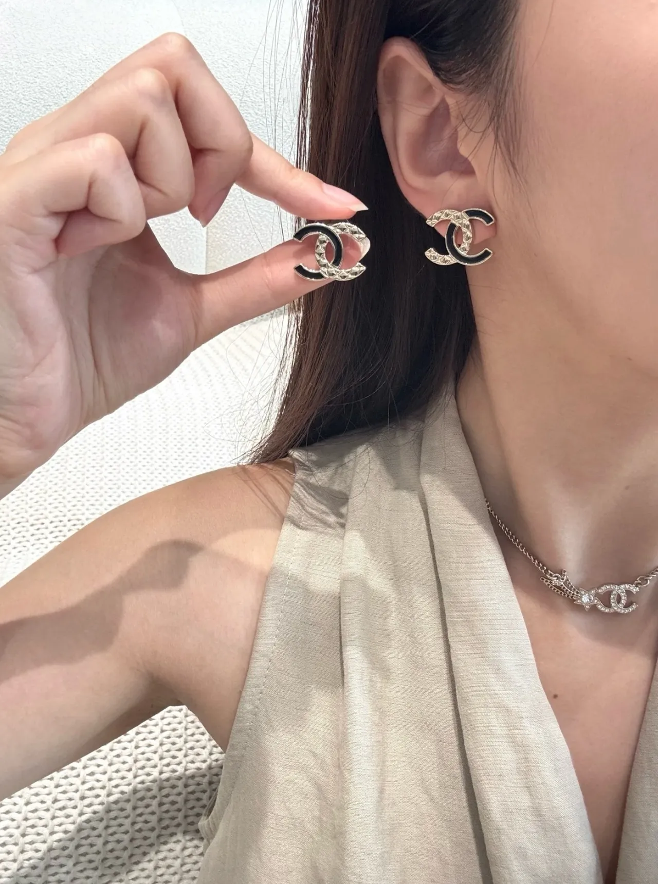 Chanel CC Pink Gold Interlocking Logo Enamel Earrings 6