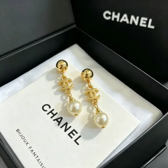 Chanel Gold Beige Pearl Drop Earrings 5