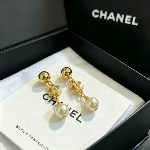 Chanel Gold Beige Pearl Drop Earrings 8