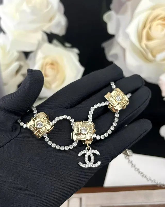 Chanel Colar de Charms de Cubo de Cristal Pavé Multi-Strand de Ouro e Prata 3