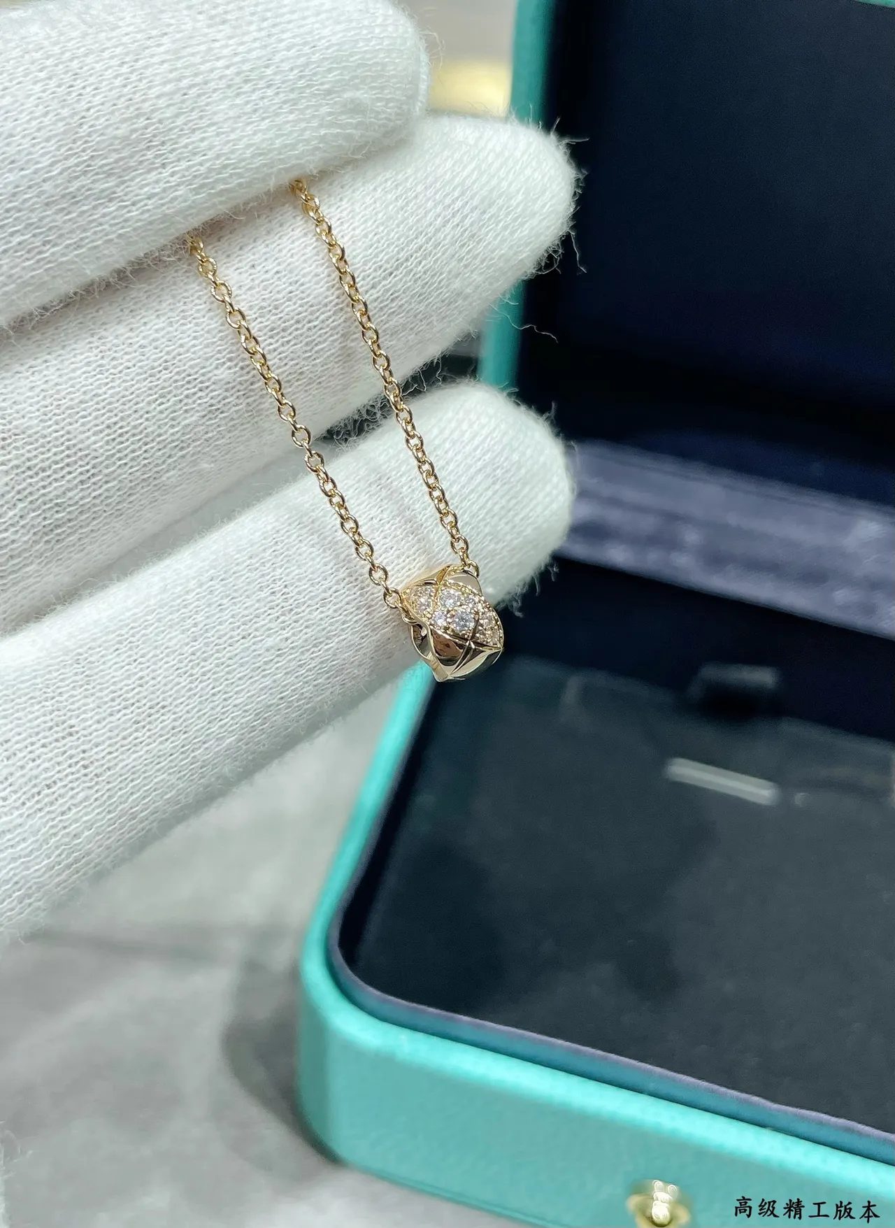 Chanel Chaîne Transparente en Or Pendentif Ovale Pavé-Diamant 4