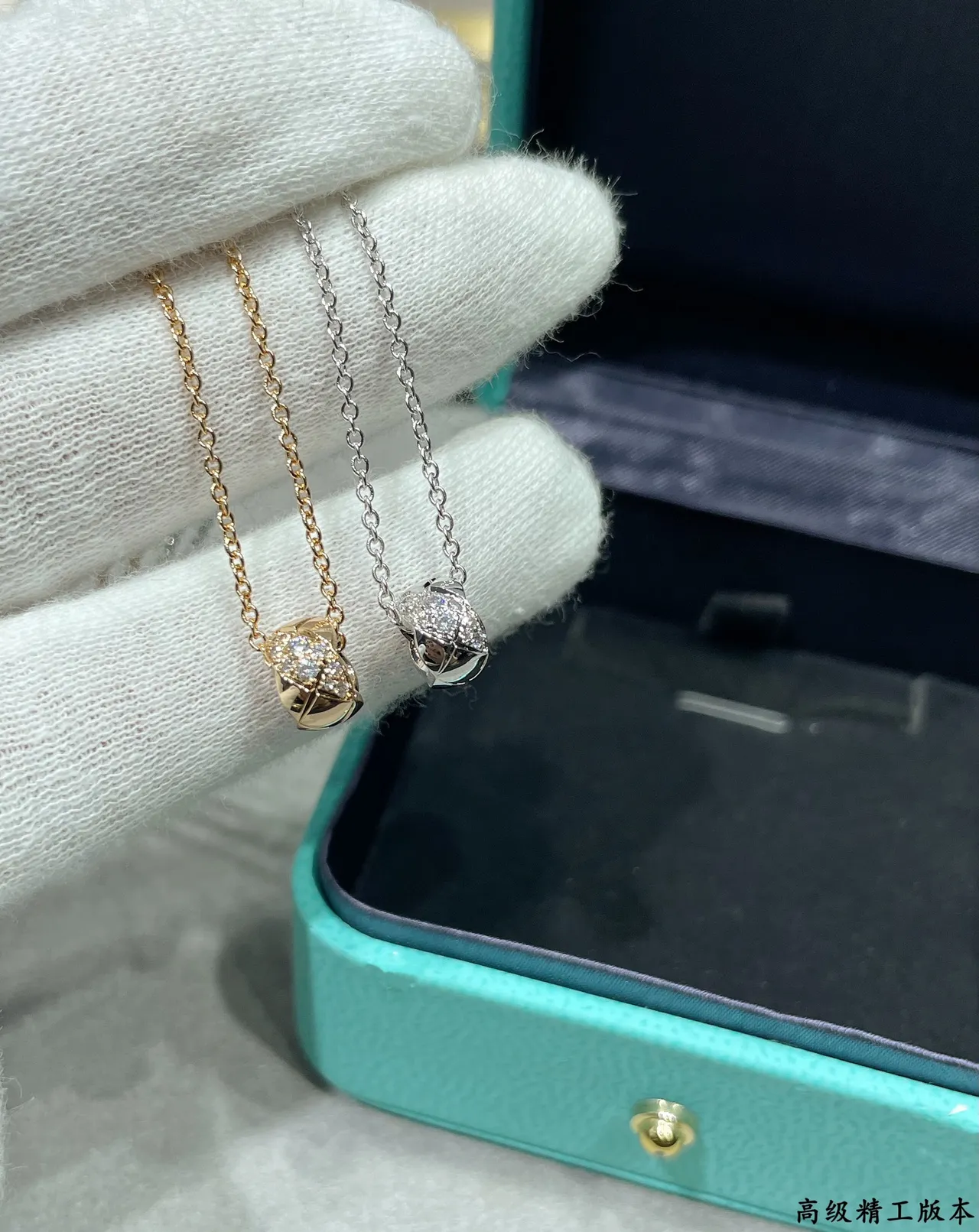 Chanel Chaîne Transparente en Or Pendentif Ovale Pavé-Diamant 6