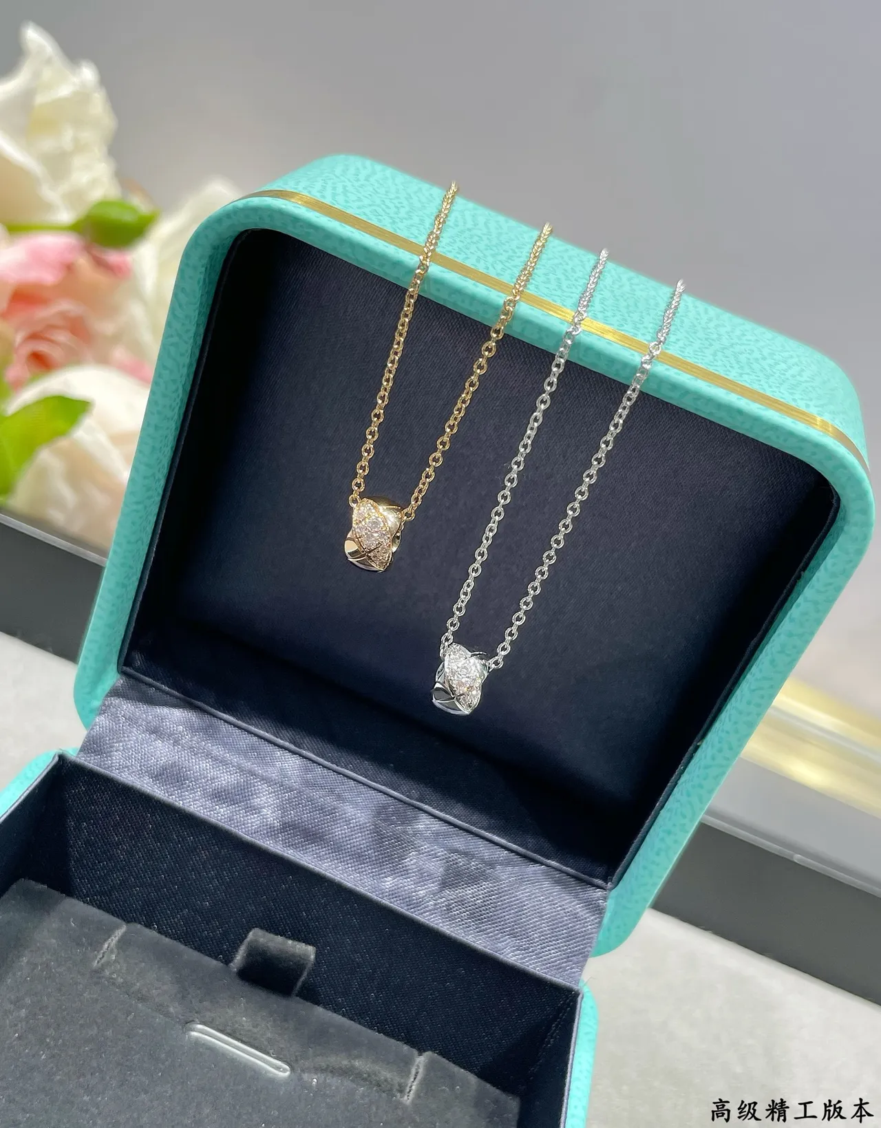 Chanel Chaîne Transparente en Or Pendentif Ovale Pavé-Diamant 7