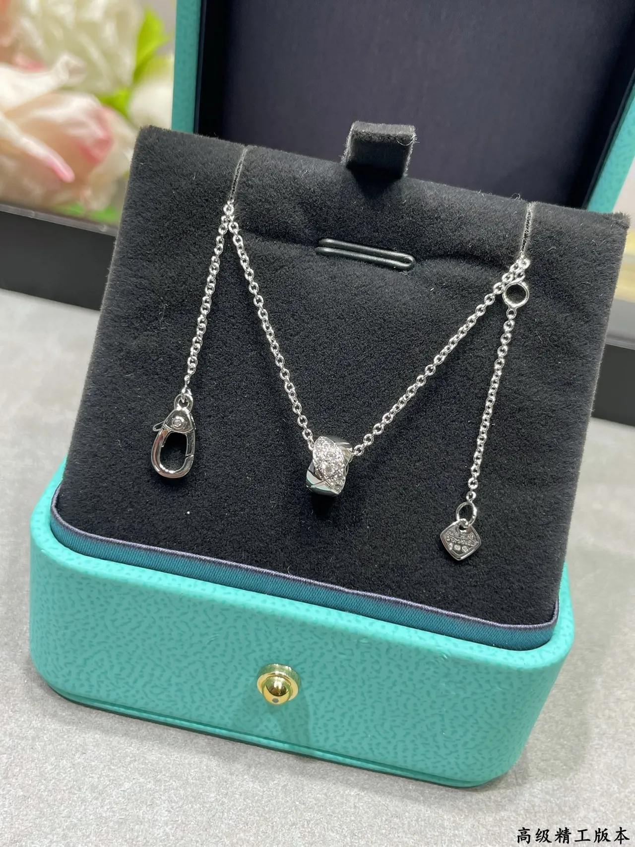 Chanel Chaîne Transparente en Or Pendentif Ovale Pavé-Diamant 8