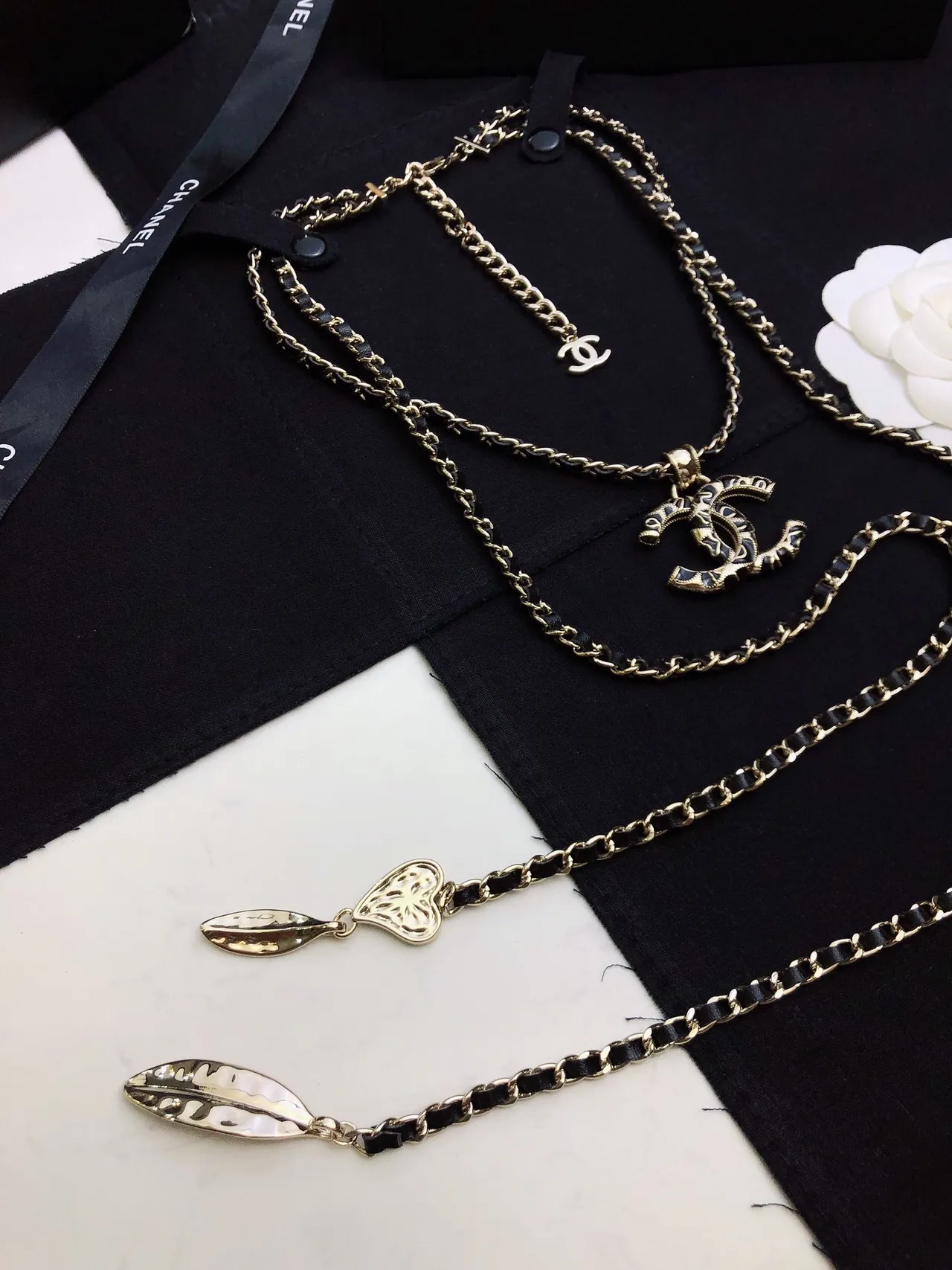Chanel Collier Multi-Chaîne CC Or Noir Chaînes En Couches Collier Métal 3