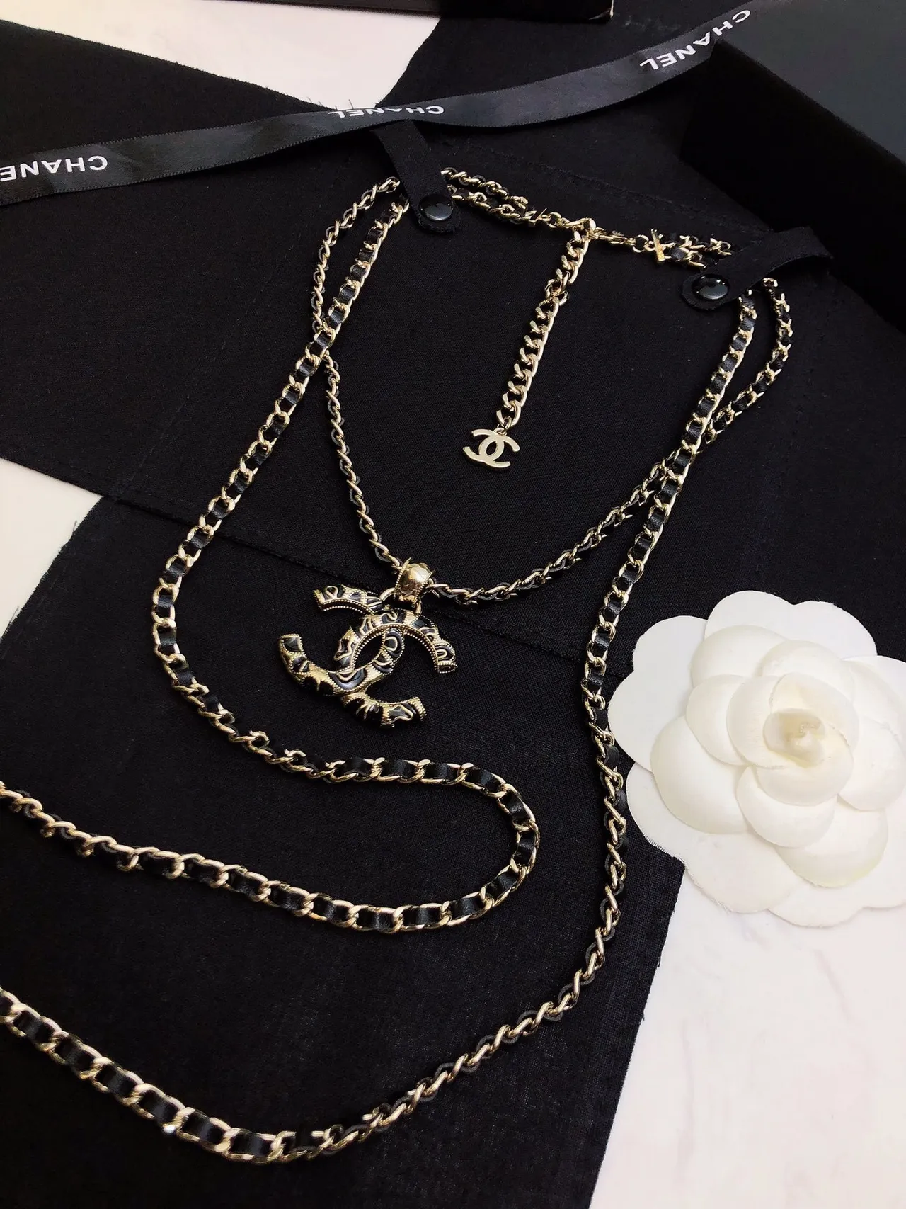 Chanel Collier Multi-Chaîne CC Or Noir Chaînes En Couches Collier Métal 4