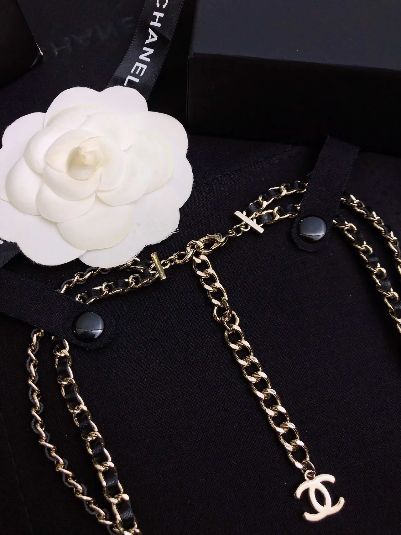 Chanel Collier Multi-Chaîne CC Or Noir Chaînes En Couches Collier Métal 9