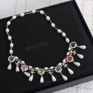 Chanel 多彩宝石和珍珠 CC Logo 吊坠项链