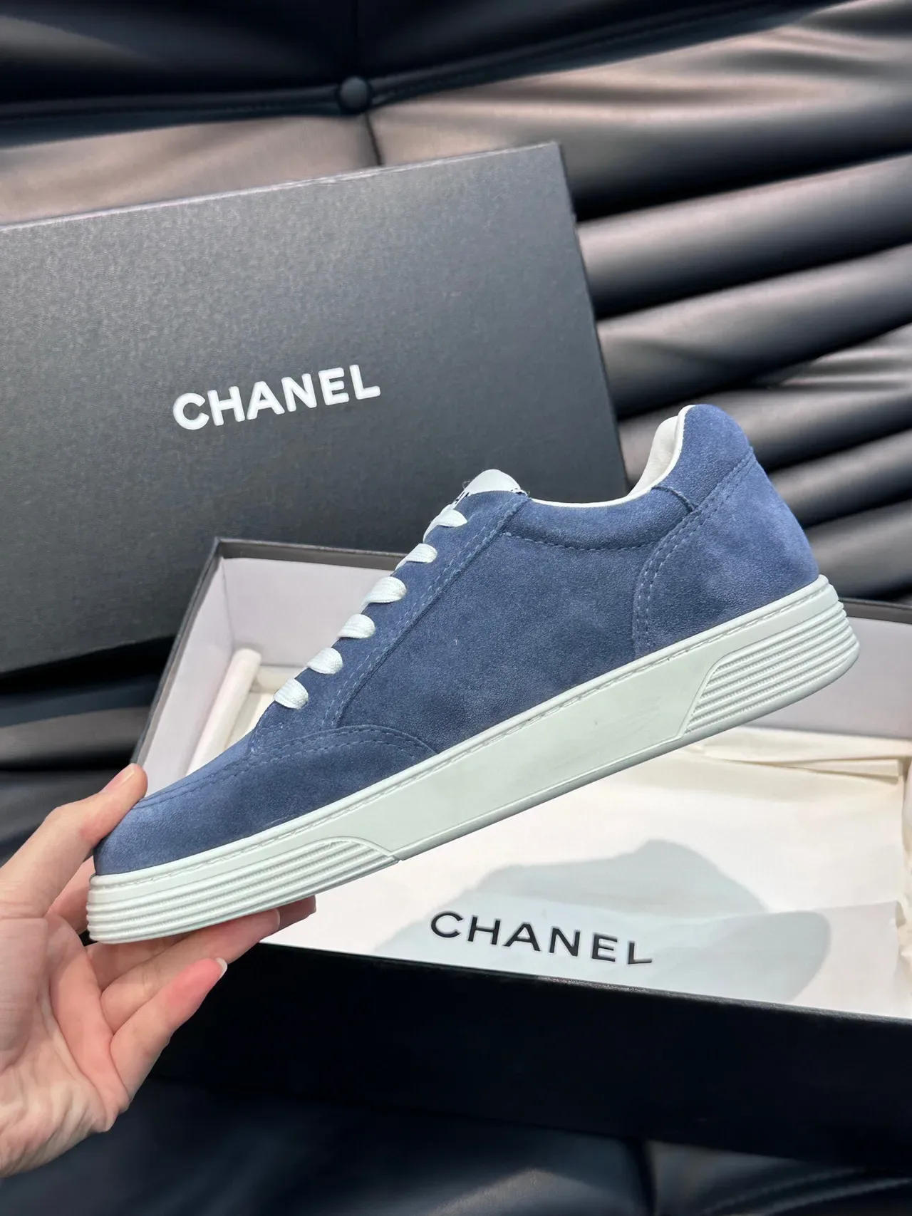 Chanel Sneakers Lifestyle Navy White En Daim Avec Lacets 6