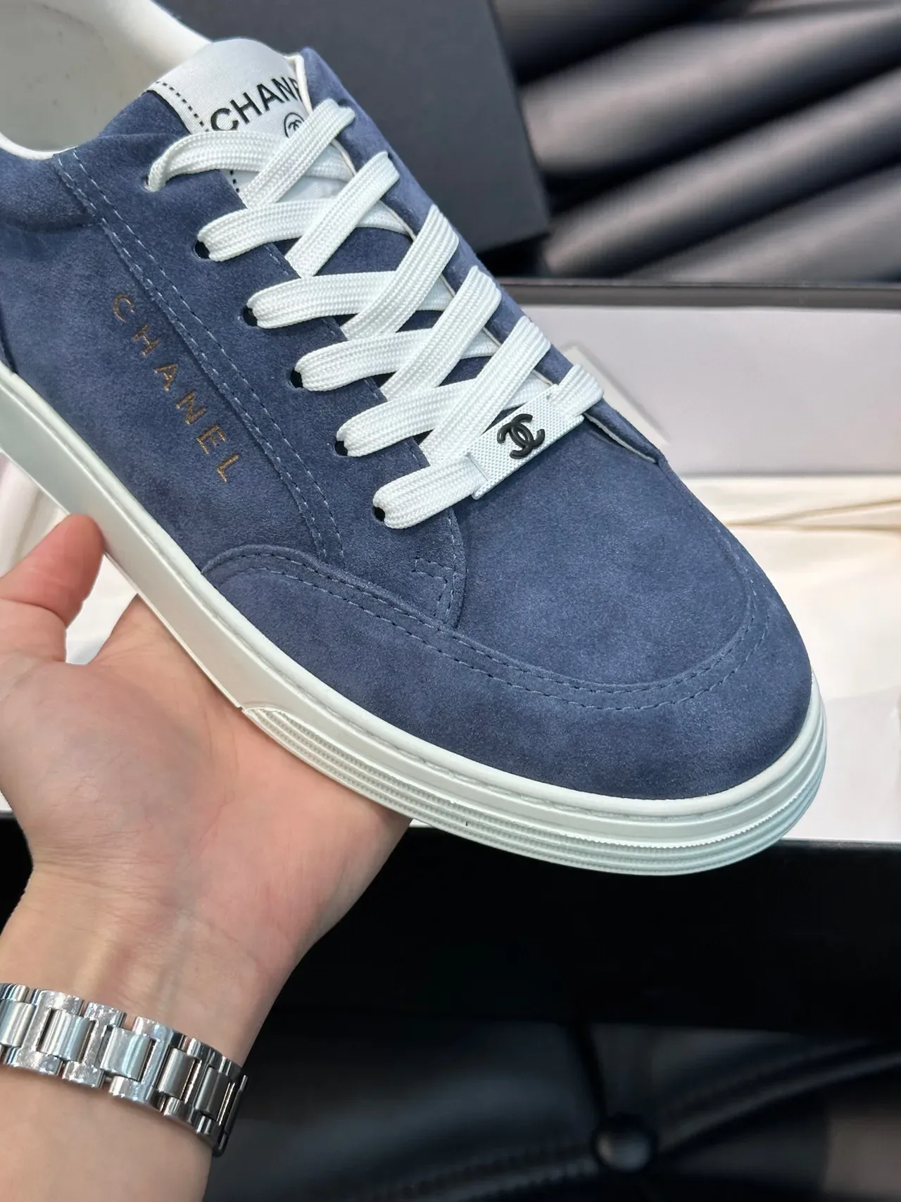 Chanel Sneakers Lifestyle Navy White En Daim Avec Lacets 7