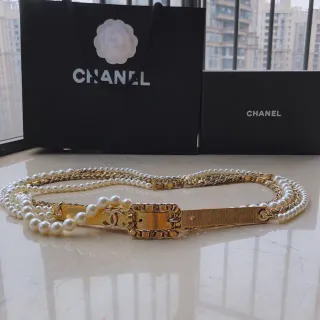 Chanel मोती और चेन बेल्ट सोने का सफेद हार्डवेयर चमड़े का बेल्ट