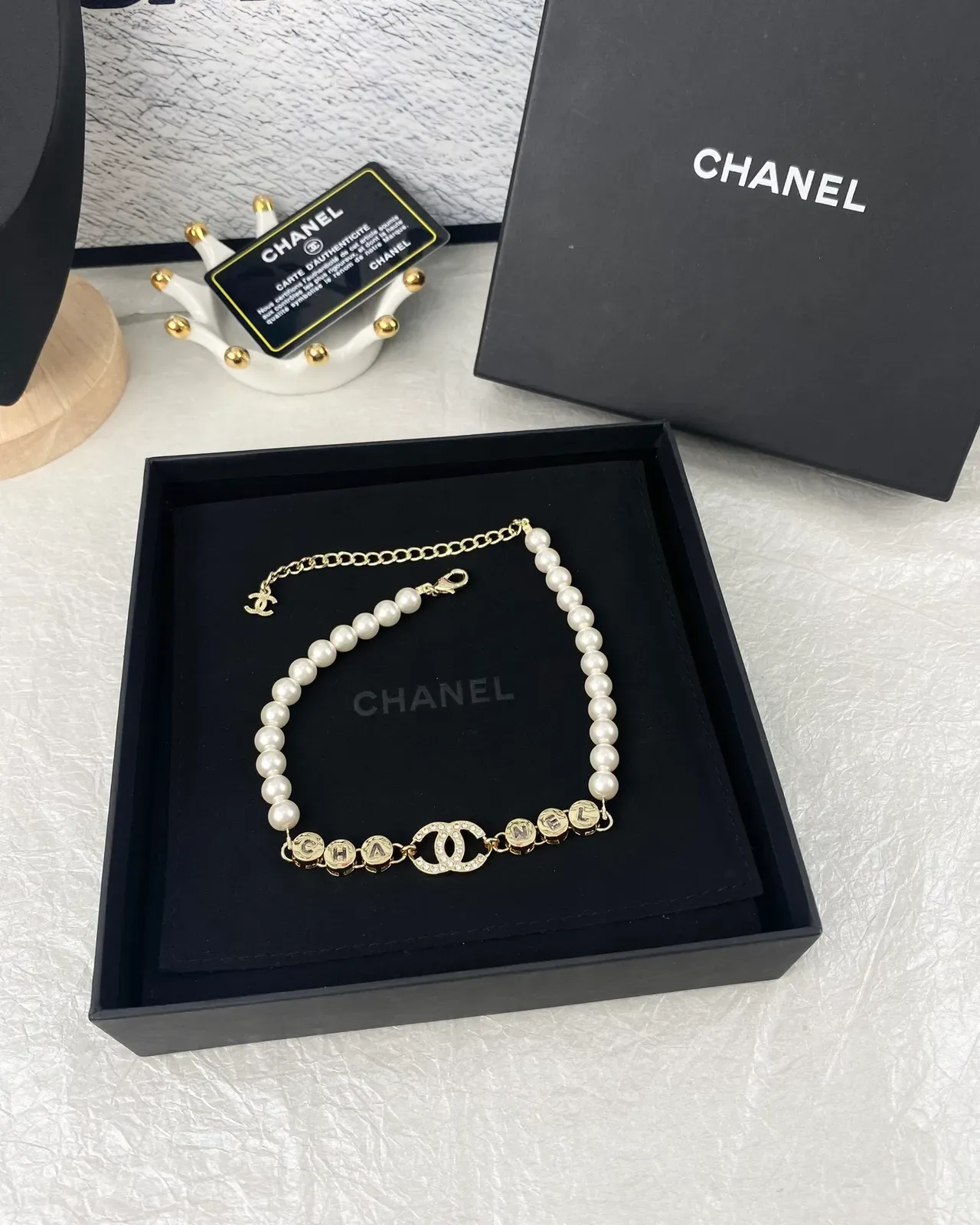 Collier Chanel Perle et Cristal CC Letter Charm 2