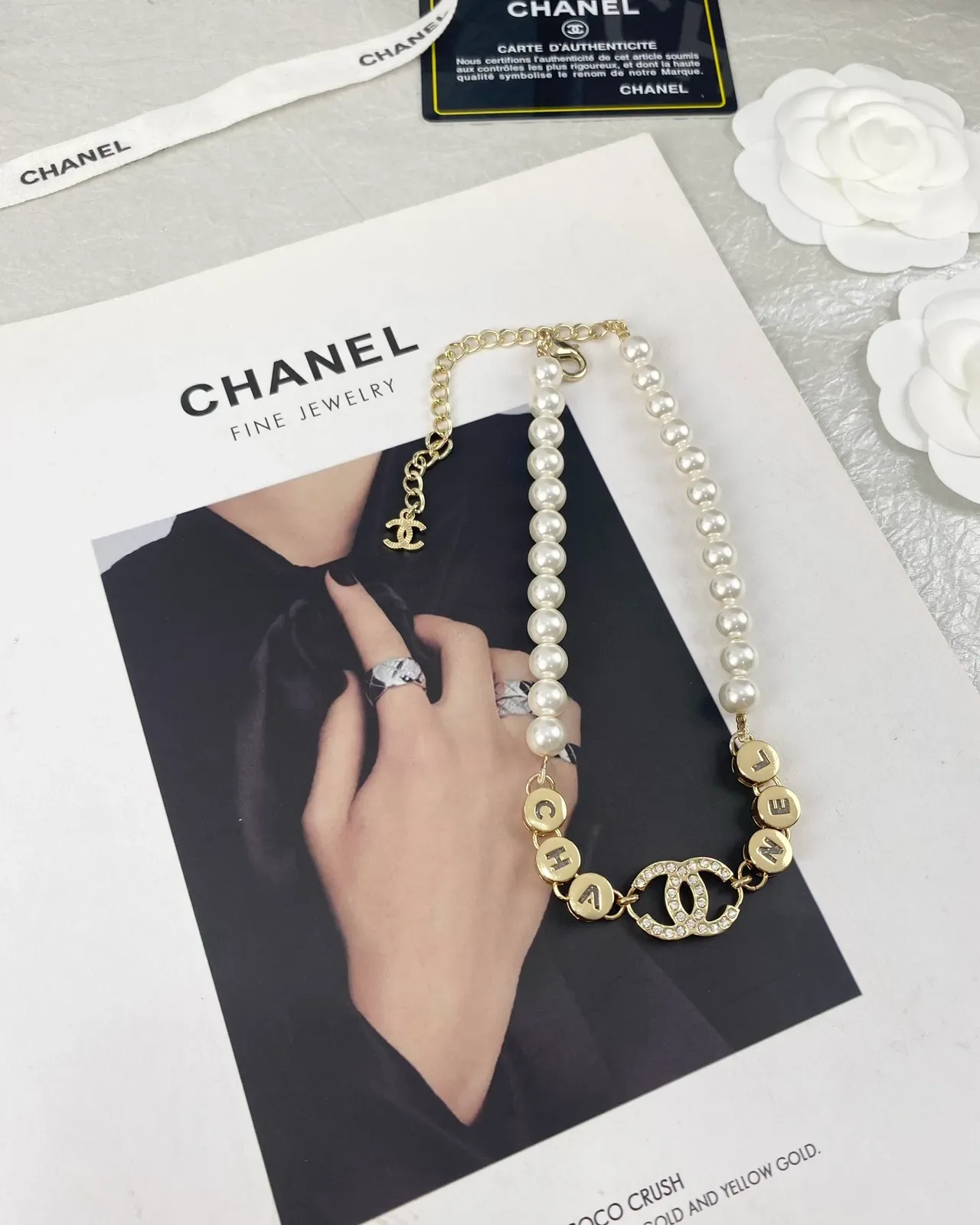 Collier Chanel Perle et Cristal CC Letter Charm 3