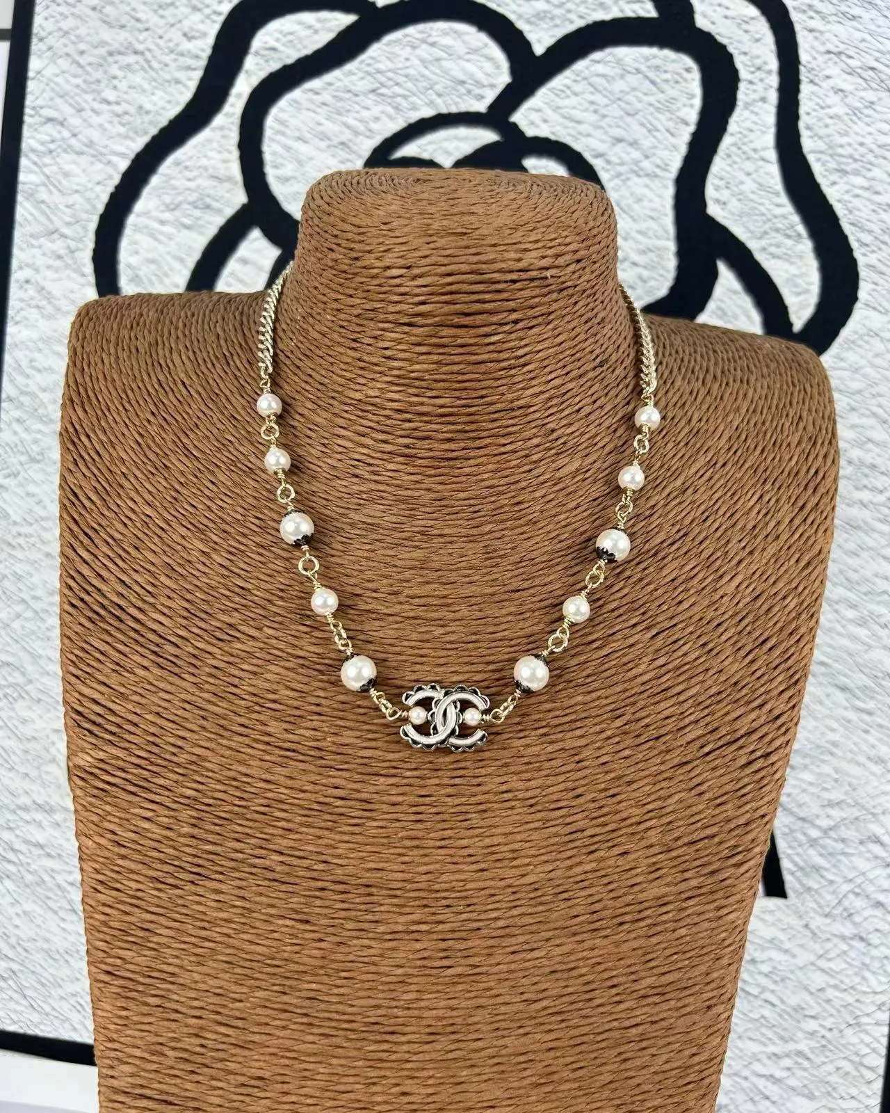 Chanel سوار لؤلؤ ذهبي أبيض سلسلة كيرب لؤلؤ مصنوعة سوار 4