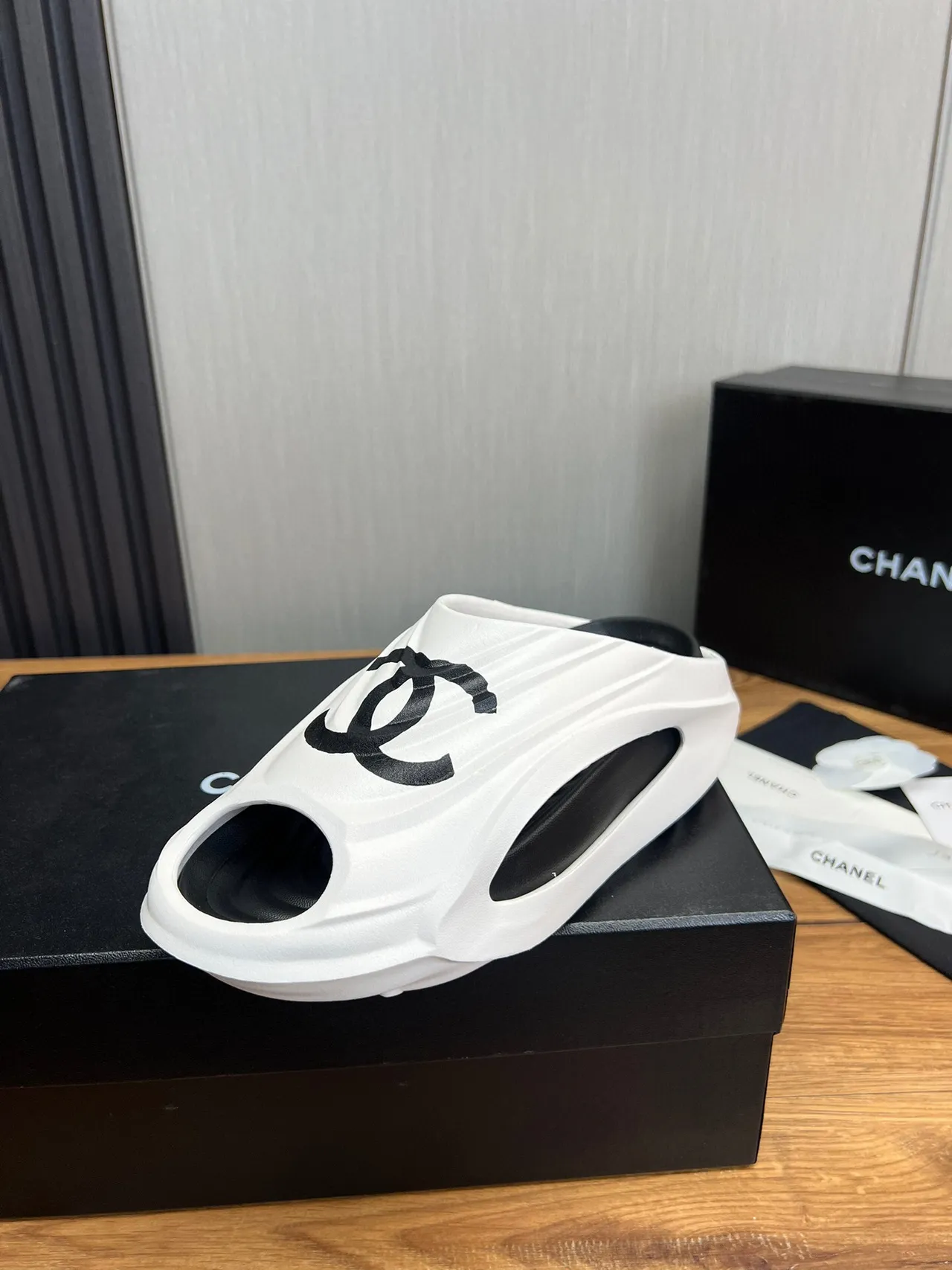 Chanel Rubber Slide White Black Molded Interlocking CC Logo Slippers 2