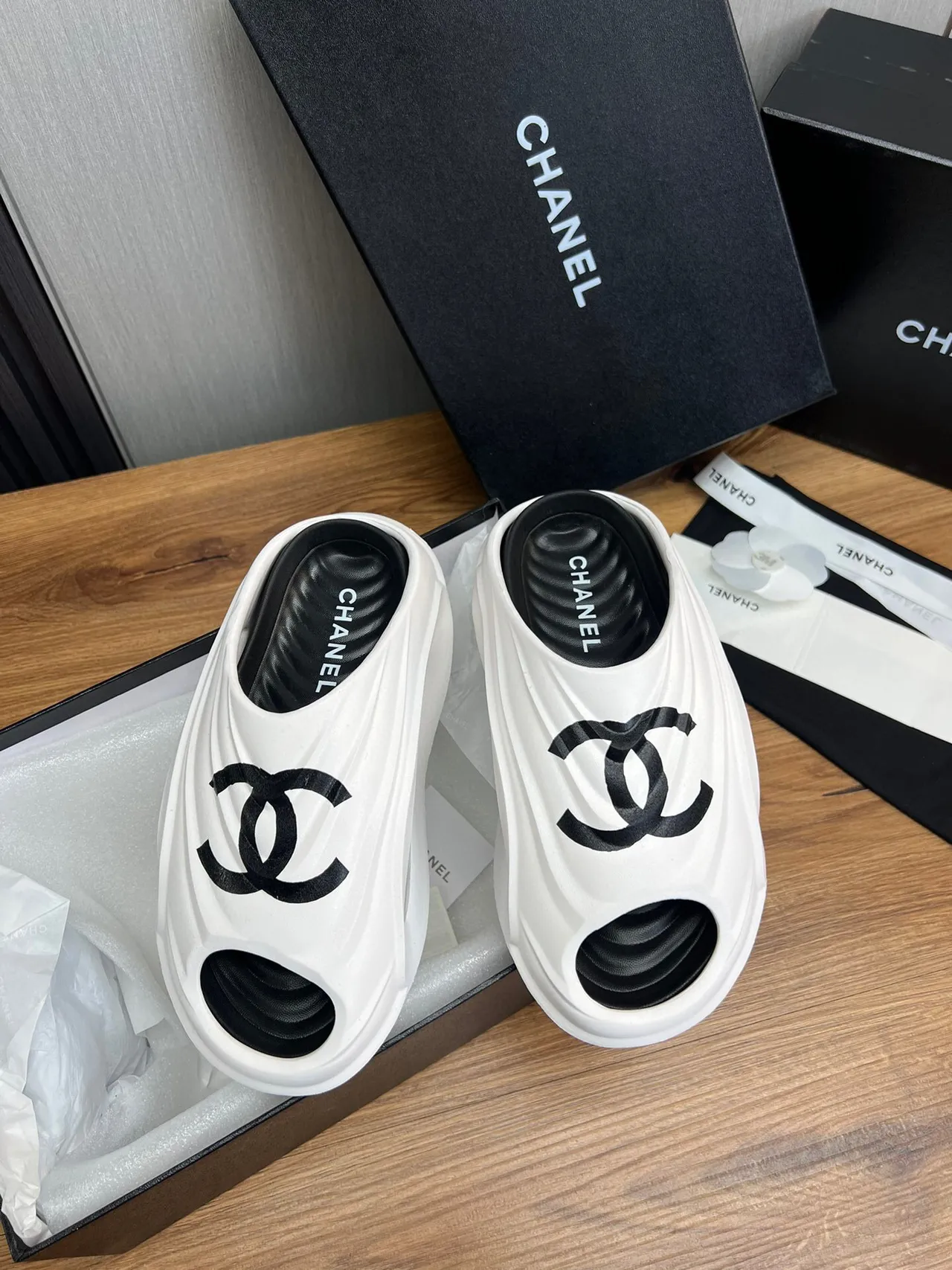 Chanel Rubber Slide White Black Molded Interlocking CC Logo Slippers 3