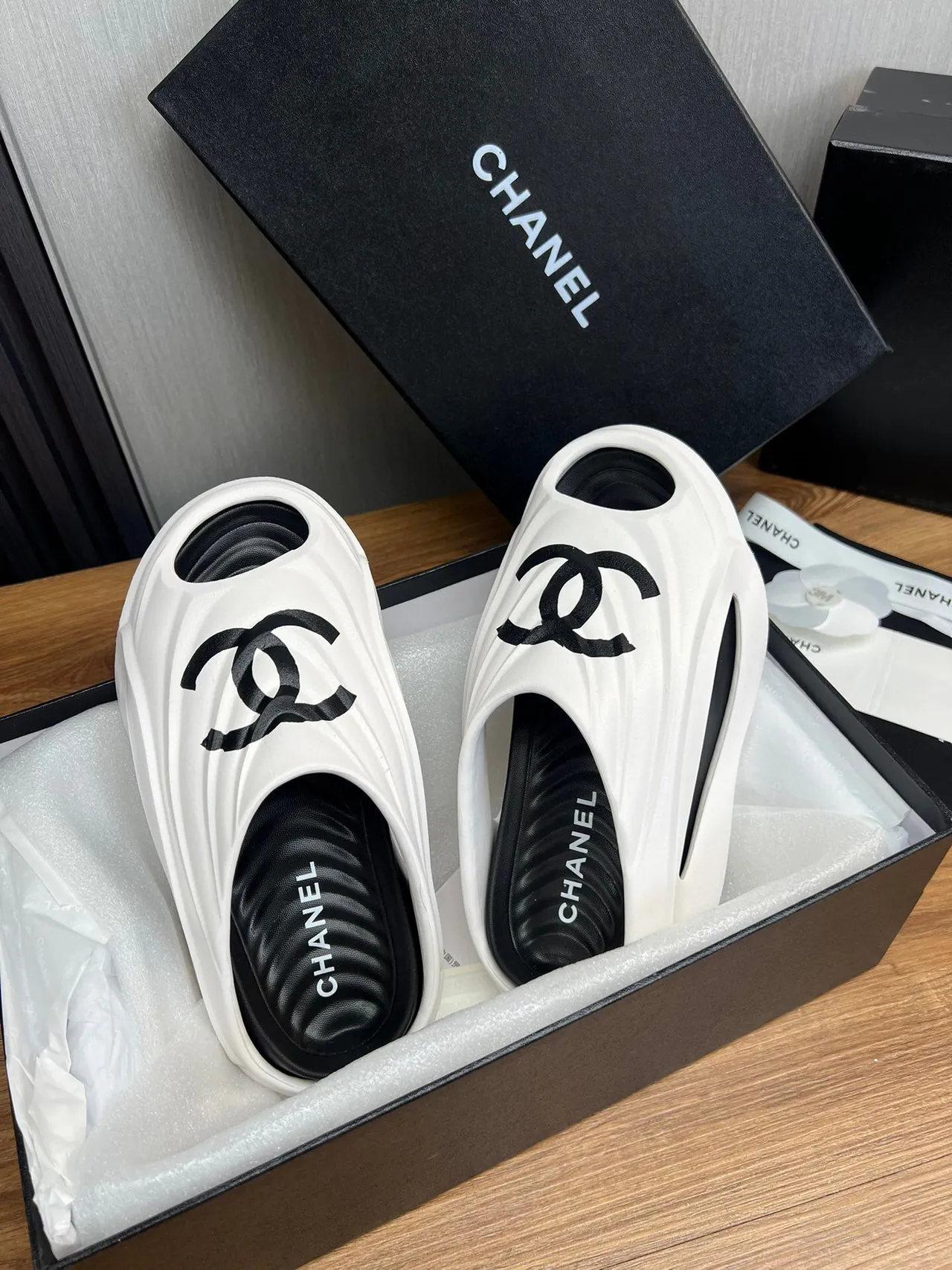 Chanel Rubber Slide White Black Molded Interlocking CC Logo Slippers 4