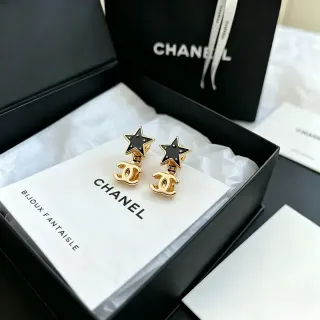 Chanel তারা এবং CC লোগো গোল্ড টোন কালো এনামেল কানের দুল