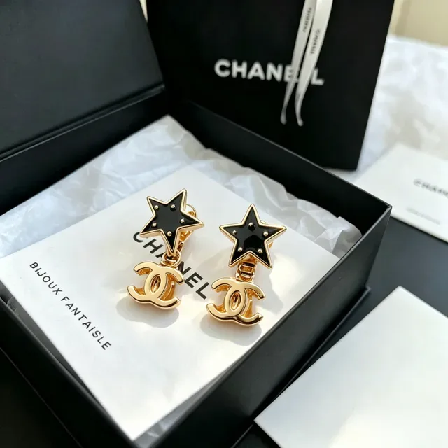 Chanel Étoile et Logo CC Émaillé Noir Doré Boucles d'oreilles 8