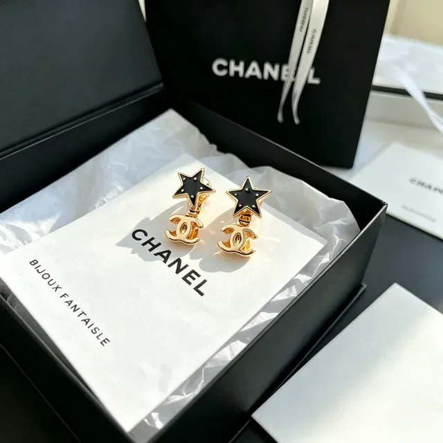 Chanel Étoile et Logo CC Émaillé Noir Doré Boucles d'oreilles 9
