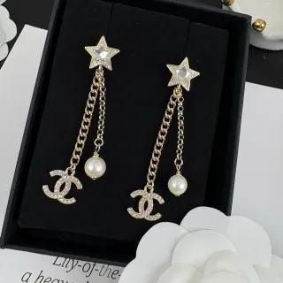 Chanel 星辰和 CC Logo 珍珠下垂耳环