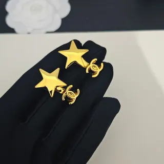 Chanel Star & CC 金色耳钉