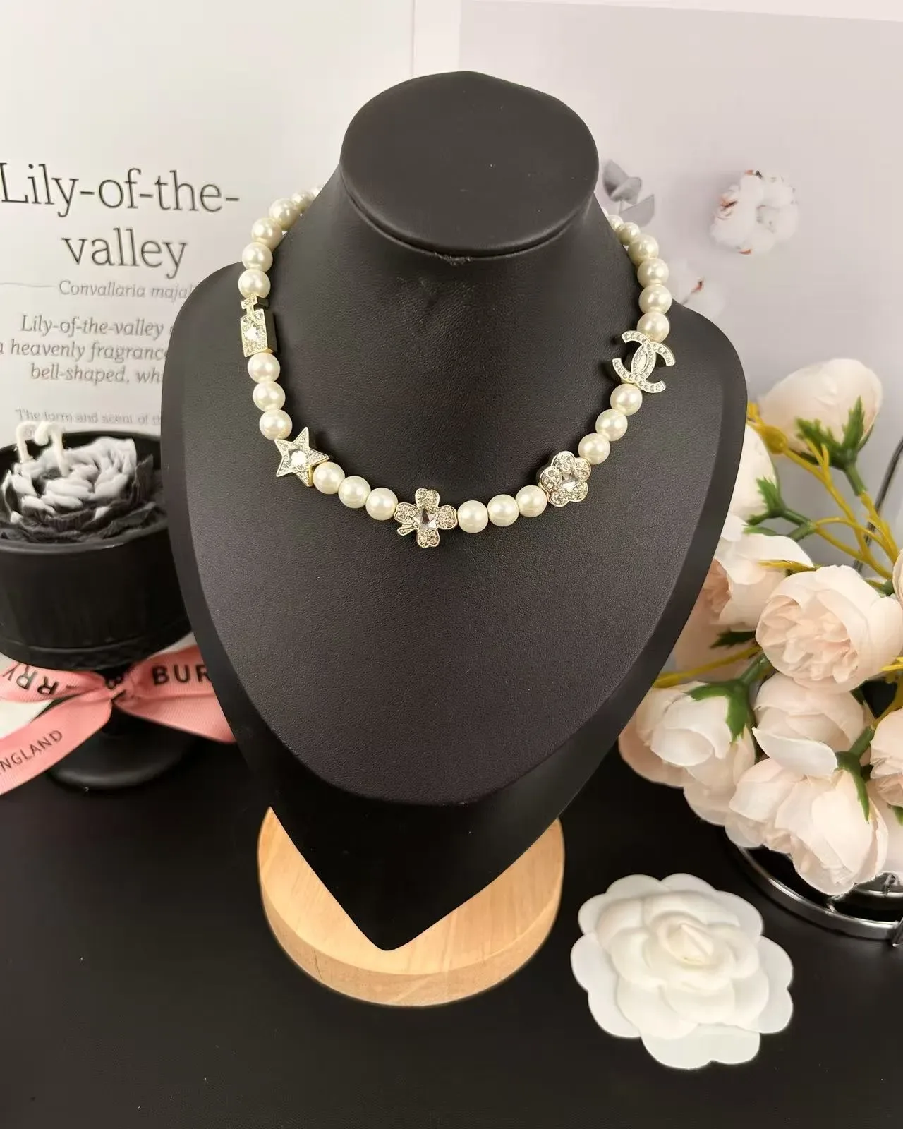 Chanel Collier Or Blanc Perles Camélia Motif 2