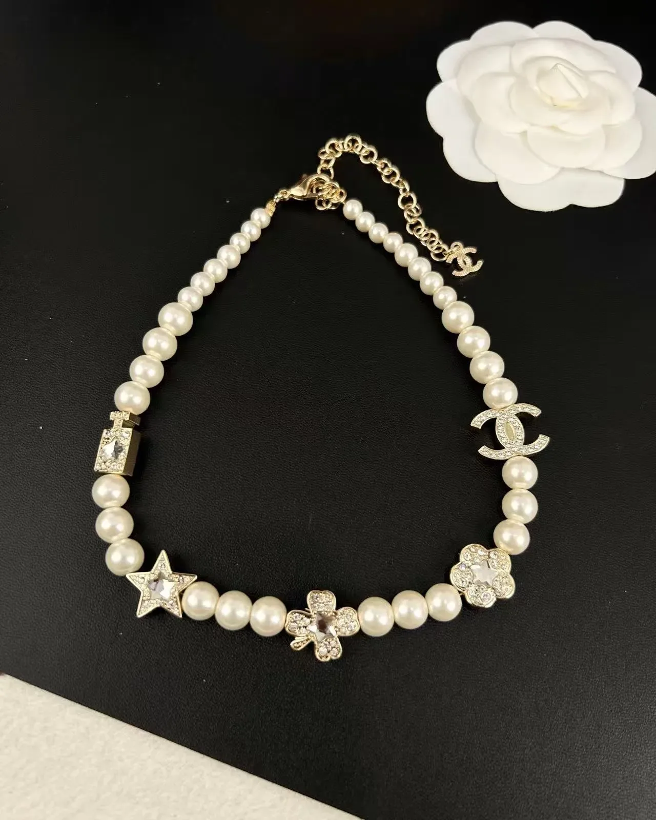 Chanel Collier Or Blanc Perles Camélia Motif 3