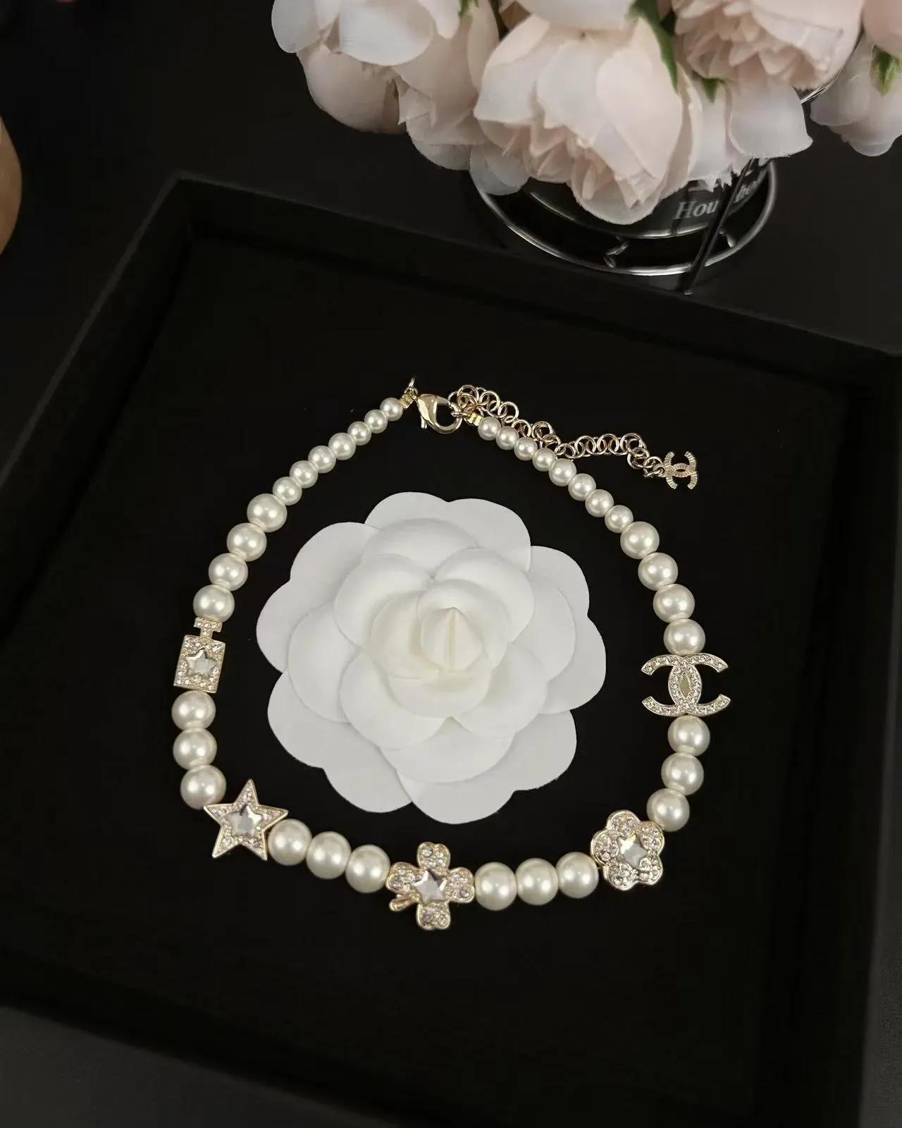Chanel Collier Or Blanc Perles Camélia Motif 4