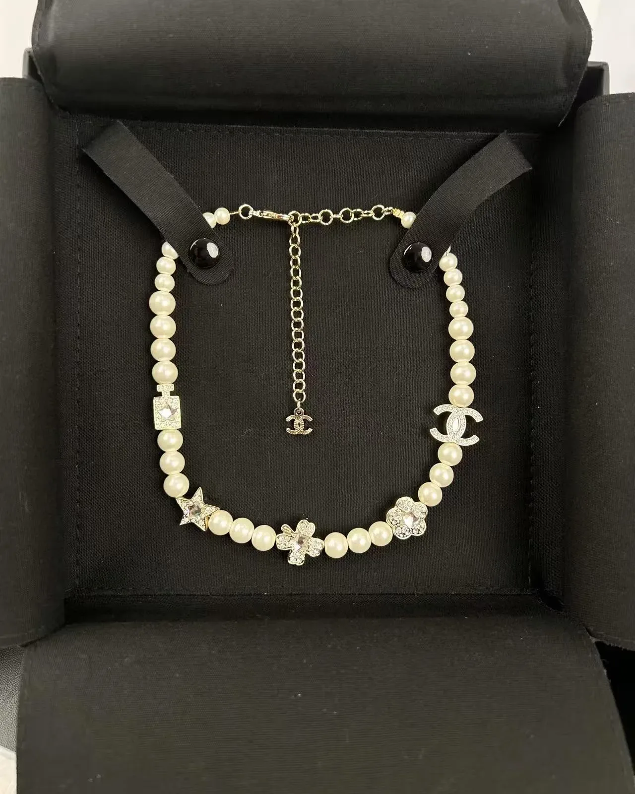 Chanel Collier Or Blanc Perles Camélia Motif 5