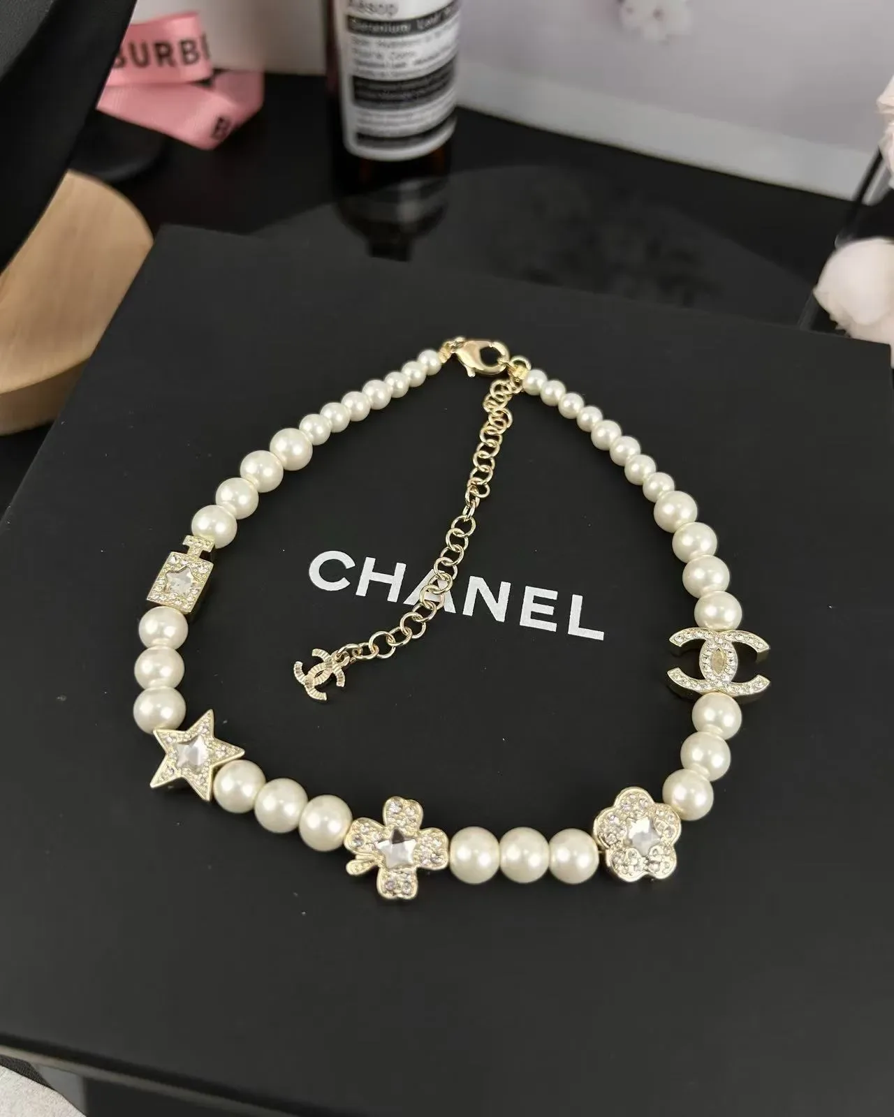Chanel Collier Or Blanc Perles Camélia Motif 8