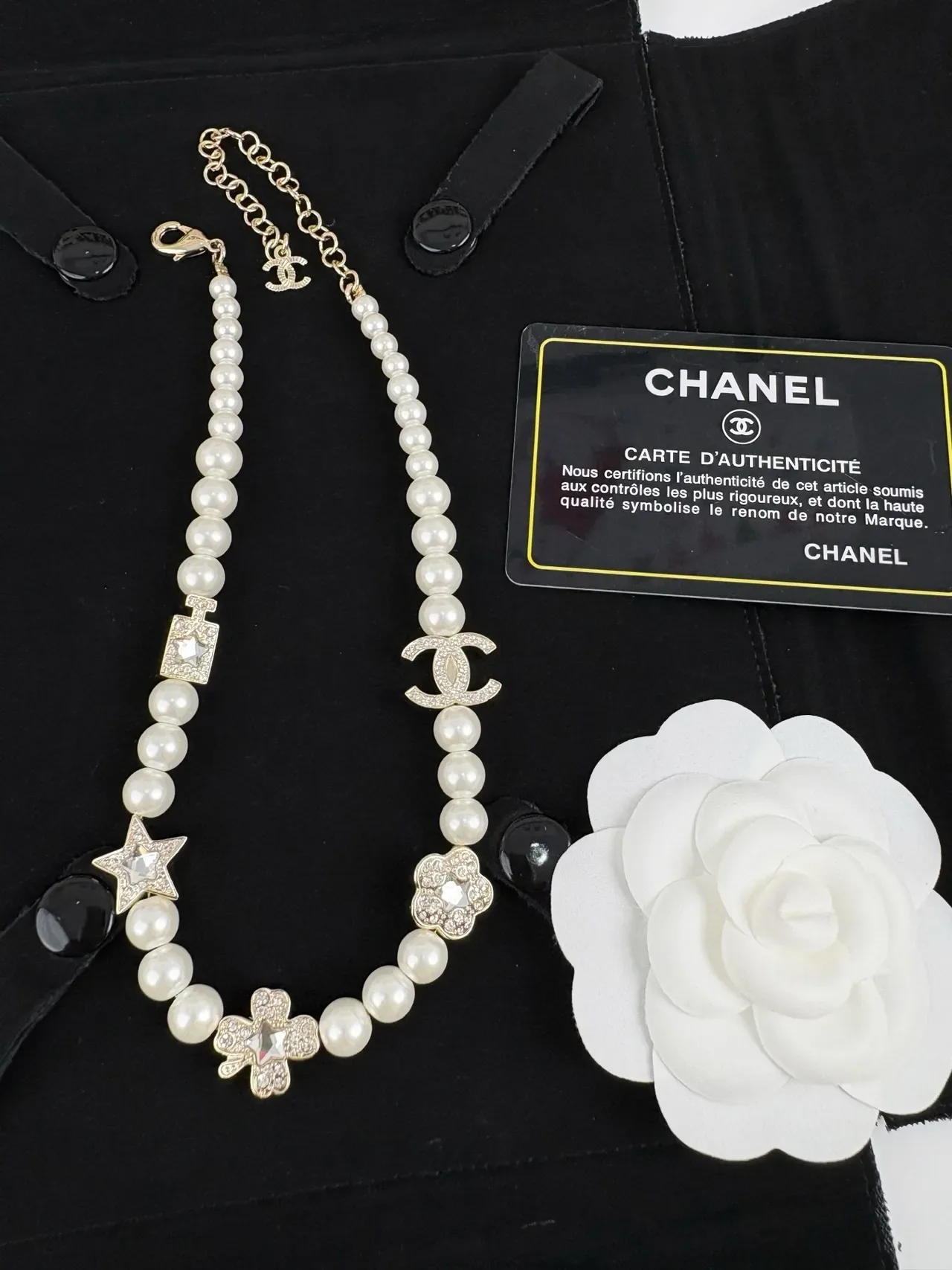 Chanel Collier Or Blanc Perles Camélia Motif 10