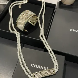 Chanel White Silver Double-Strand Pearl CC Logo Plaque Necklace
