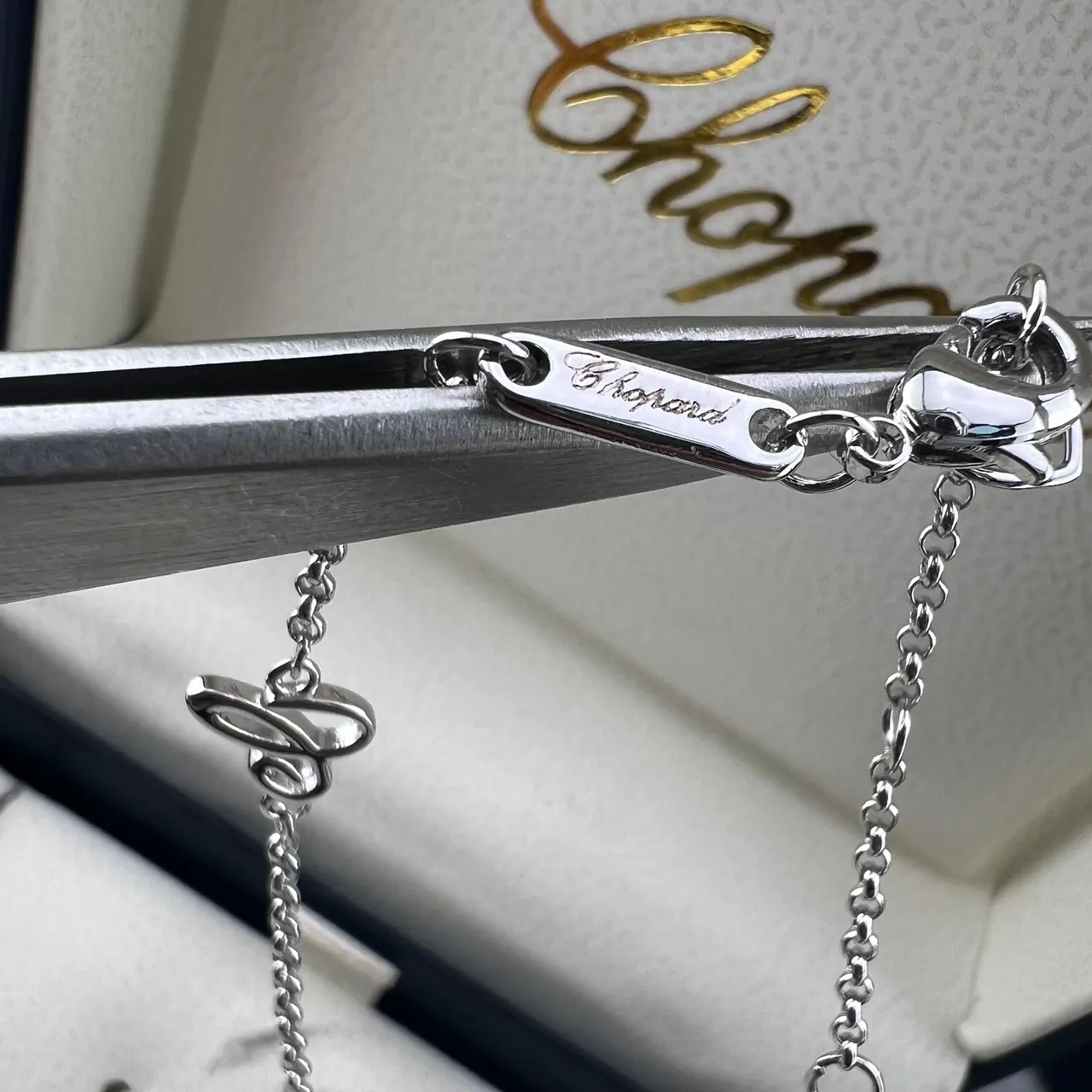 Chopard Happy Hearts or et argent en forme de cœur pendentif Pavé Diamond Halo collier 3