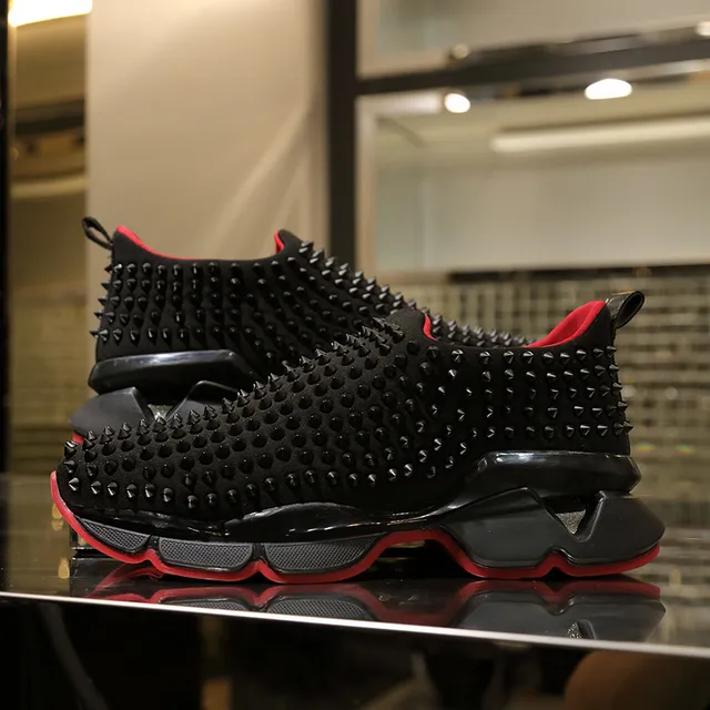 Christian Louboutin Zapatillas chunky negras y rojas con upper de knit studded y construcción slip-on 2