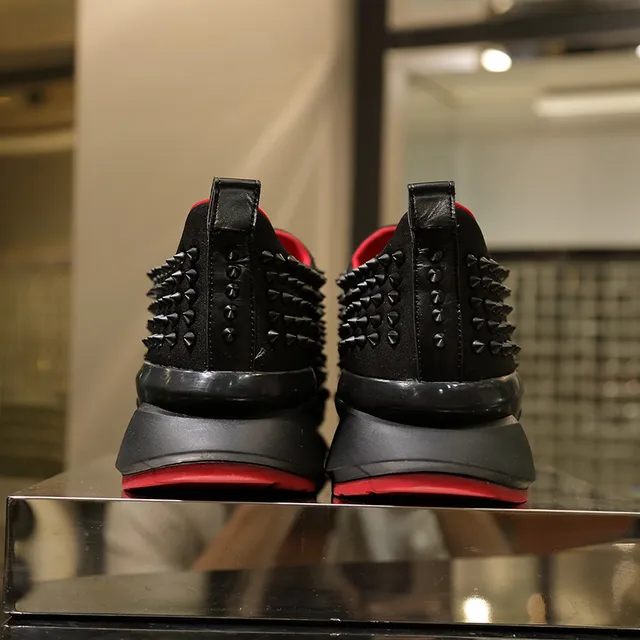 Christian Louboutin Zapatillas chunky negras y rojas con upper de knit studded y construcción slip-on 3