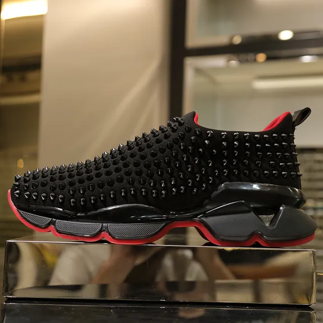 Christian Louboutin Zapatillas chunky negras y rojas con upper de knit studded y construcción slip-on 4