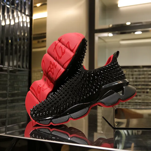 Christian Louboutin Zapatillas chunky negras y rojas con upper de knit studded y construcción slip-on 5