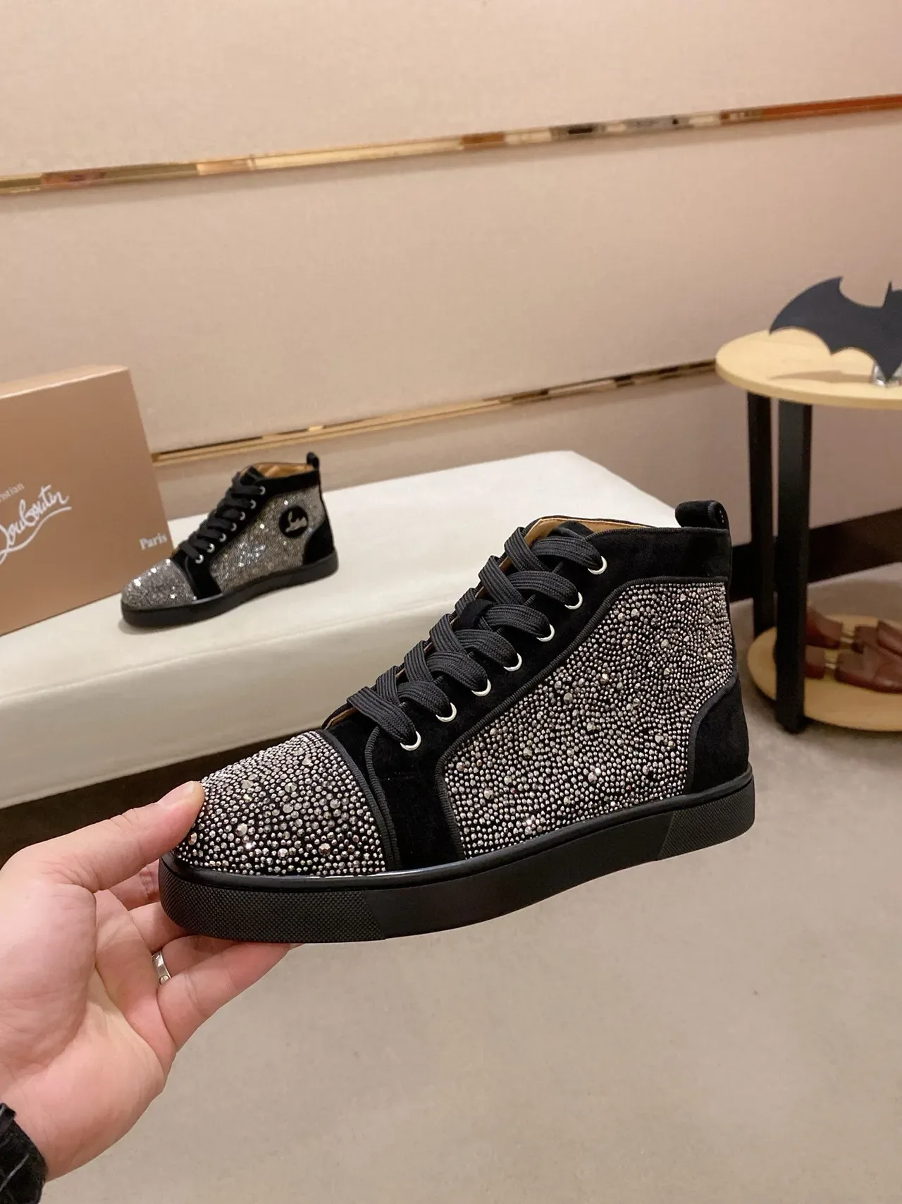Christian Louboutin Sneakers Lifestyle Daim Noir Argenté avec Clous 3