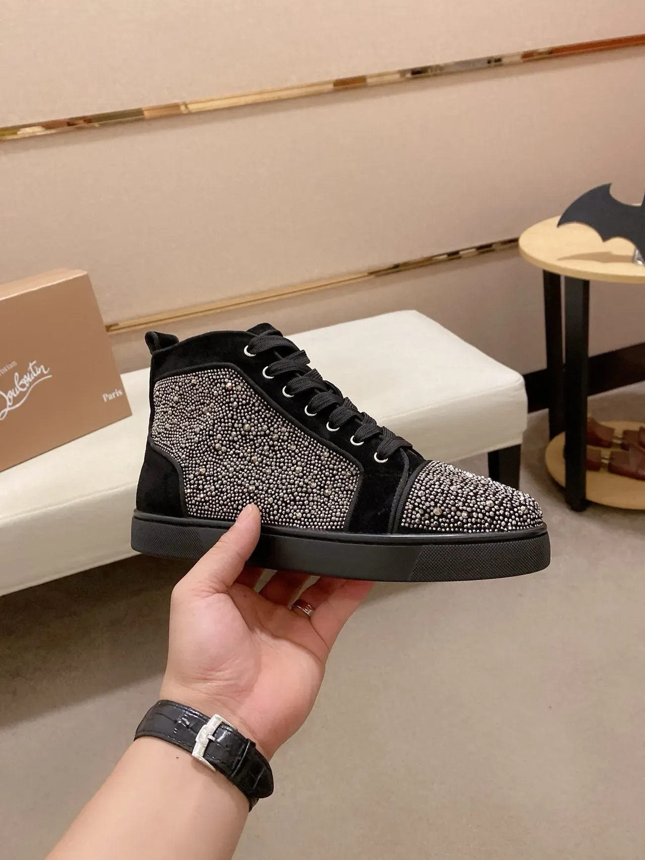 Christian Louboutin Sneakers Lifestyle Daim Noir Argenté avec Clous 4