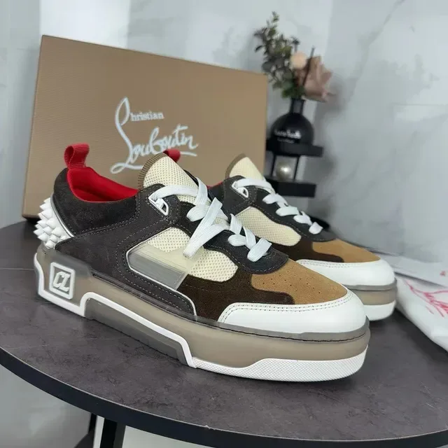 Christian Louboutin CL Sneaker Chaussures lifestyle marron beige patchwork multi-matières upper sculpté midsole translucide 2
