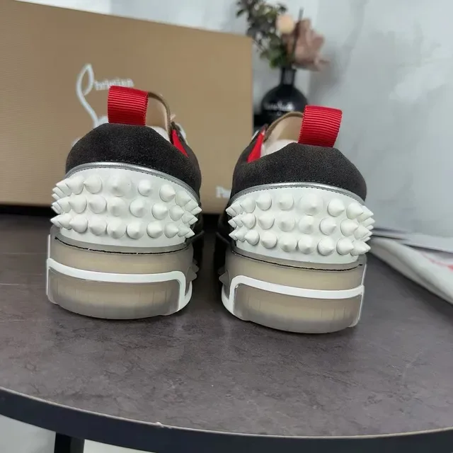 Christian Louboutin CL Sneaker Chaussures lifestyle marron beige patchwork multi-matières upper sculpté midsole translucide 3