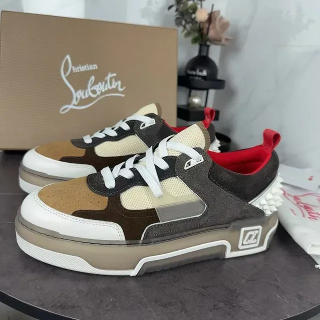 Christian Louboutin CL Sneaker Chaussures lifestyle marron beige patchwork multi-matières upper sculpté midsole translucide 6