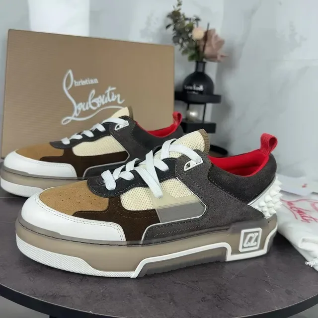 Christian Louboutin CL Sneaker Chaussures lifestyle marron beige patchwork multi-matières upper sculpté midsole translucide 8
