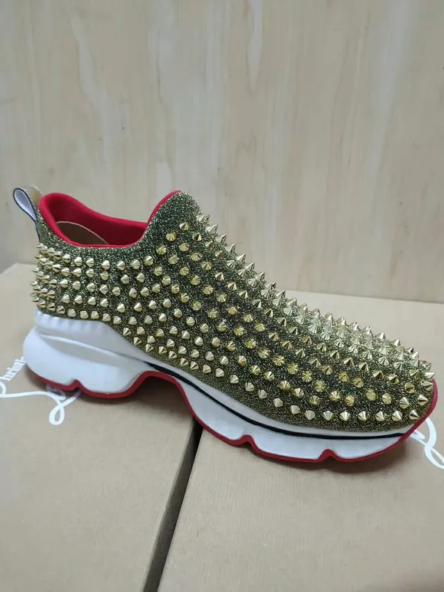 Christian Louboutin Sneakers chunky dorées et rouges avec clous et paillettes 2