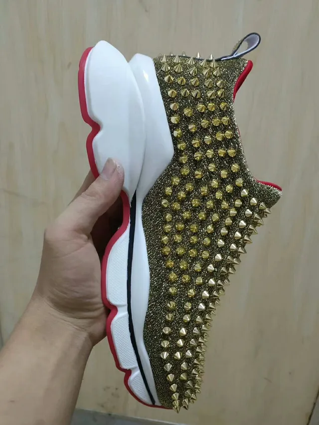 Christian Louboutin Sneakers chunky dorées et rouges avec clous et paillettes 3