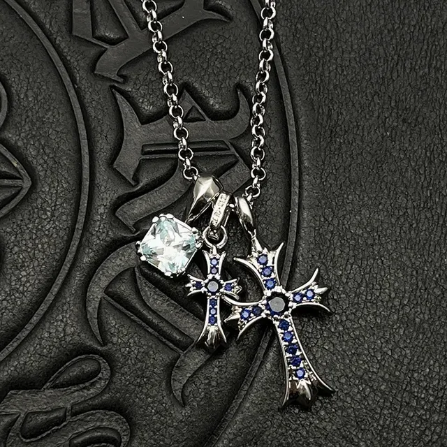 Collier pendentif croix Chrome Hearts argent blanc gothique pave-set 4
