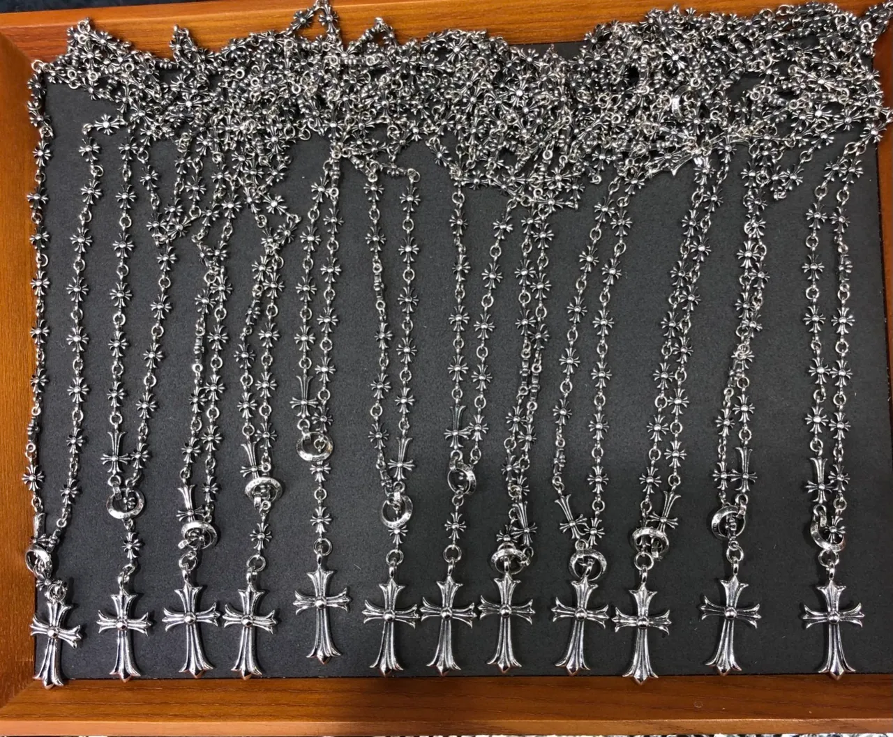 Collier avec pendentif croix Chrome Hearts chaîne florale ornée en argent 5