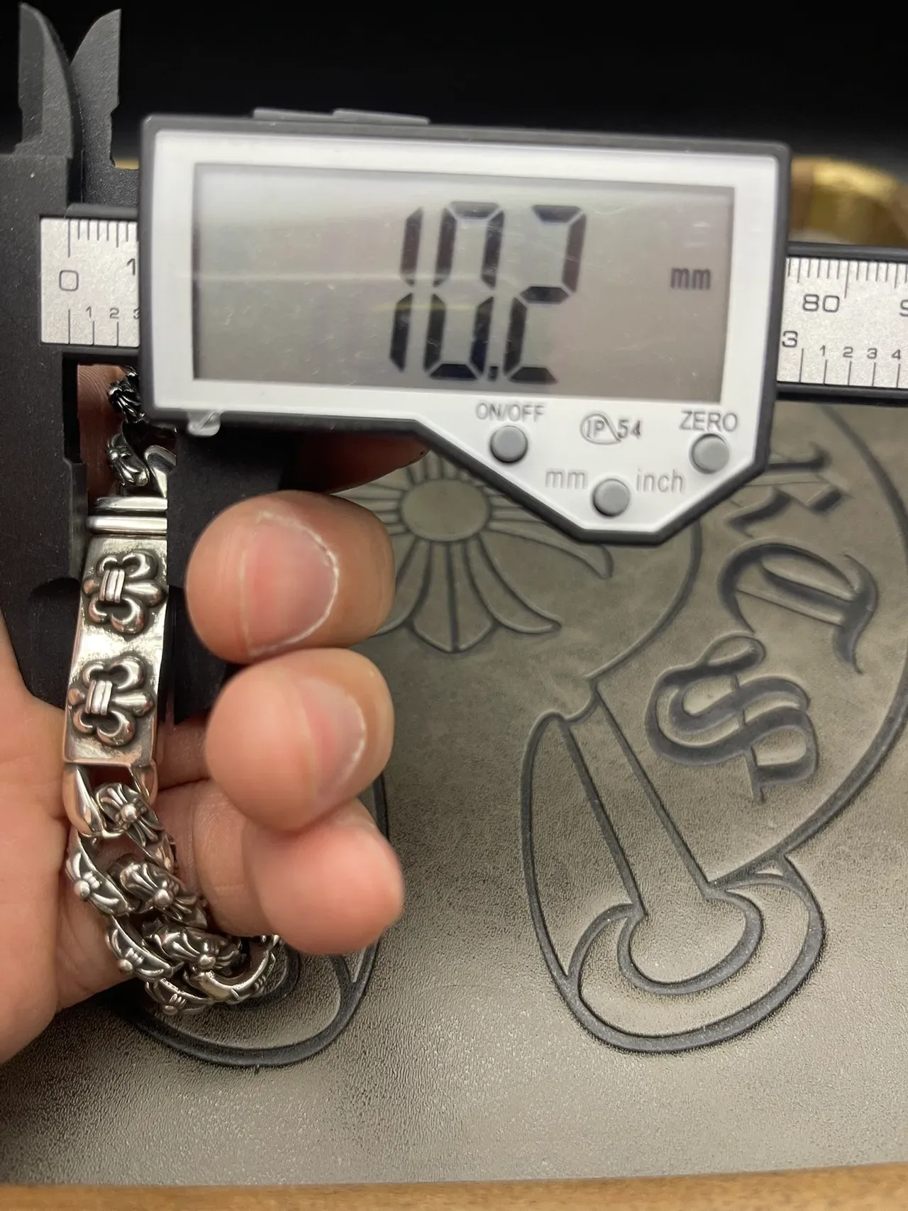 Chrome Hearts سوار سلسلة كيرب فضي نقشة صليب زهري ثقيلة 3